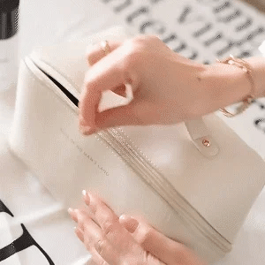 NECESER DE VIAJE COLOR BEIGE